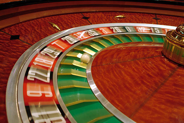 Lucky Neko mobile interface showing five reels and bet controls on mahjong900 platform